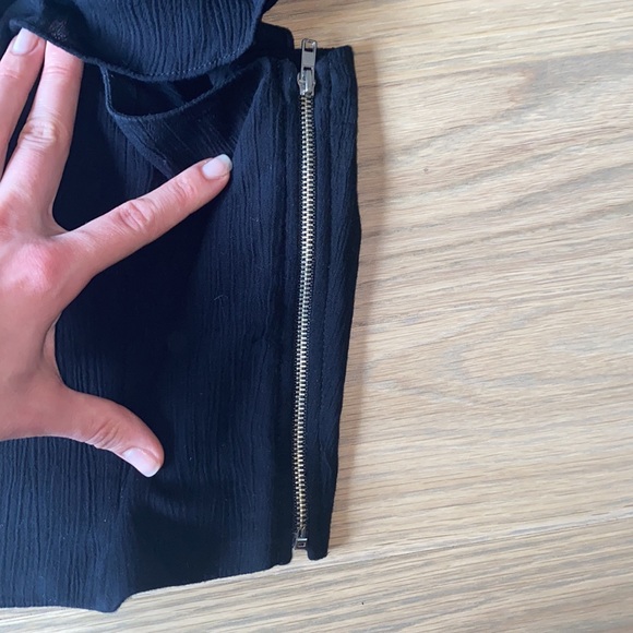 Flynn Skye Claire One Shoulder Top - Picture 7 of 7